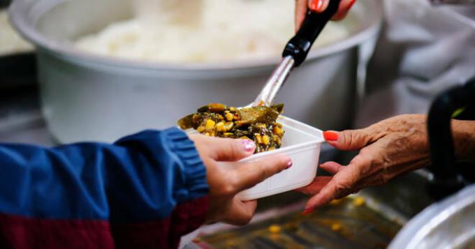 Natale: pasti caldi per le famiglie laziali in difficolta'